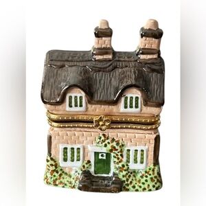 Lidded China Trinket Box.